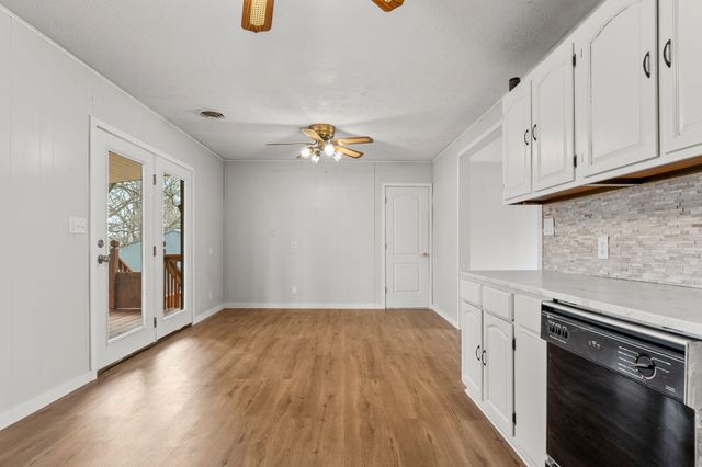 1199 S Diggins Main Street, Seymour, MO 65746