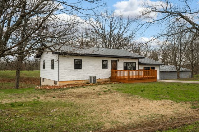 1199 S Diggins Main Street, Seymour, MO 65746