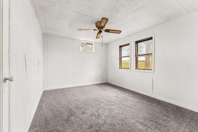 1199 S Diggins Main Street, Seymour, MO 65746