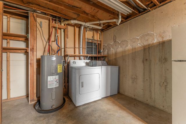 1199 S Diggins Main Street, Seymour, MO 65746