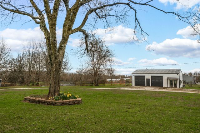 1199 S Diggins Main Street, Seymour, MO 65746