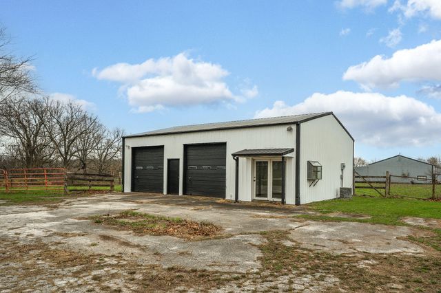 1199 S Diggins Main Street, Seymour, MO 65746