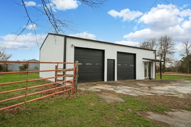 1199 S Diggins Main Street, Seymour, MO 65746