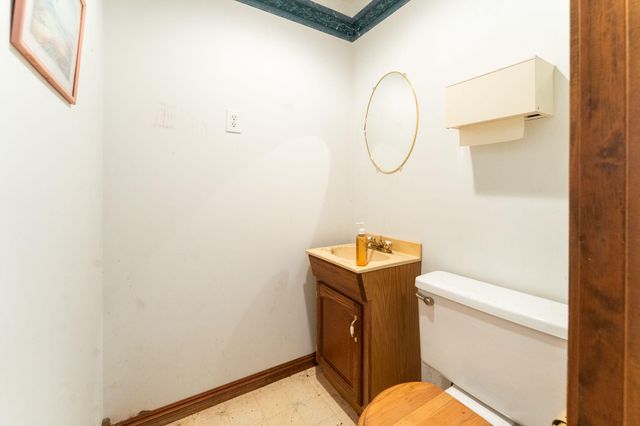 1199 S Diggins Main Street, Seymour, MO 65746