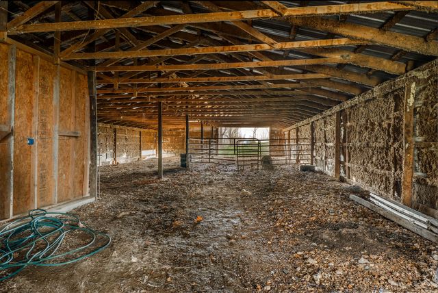 1199 S Diggins Main Street, Seymour, MO 65746