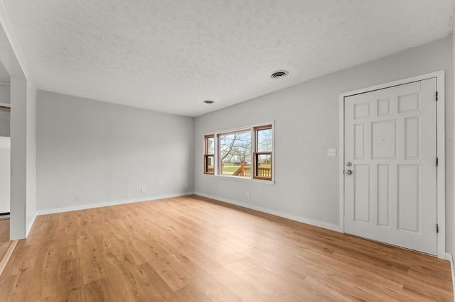 1199 S Diggins Main Street, Seymour, MO 65746