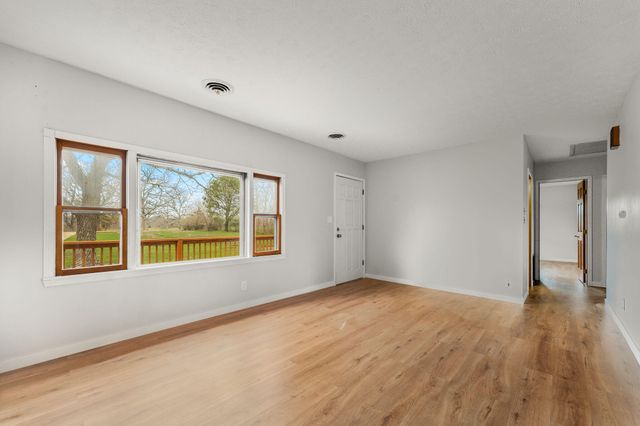 1199 S Diggins Main Street, Seymour, MO 65746