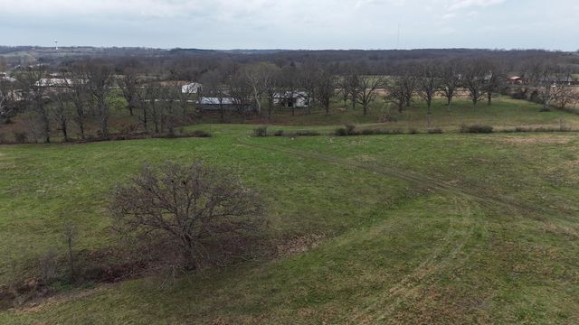 1199 S Diggins Main Street, Seymour, MO 65746