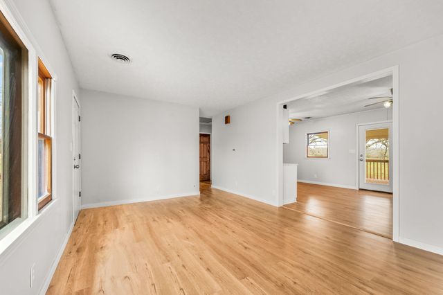 1199 S Diggins Main Street, Seymour, MO 65746