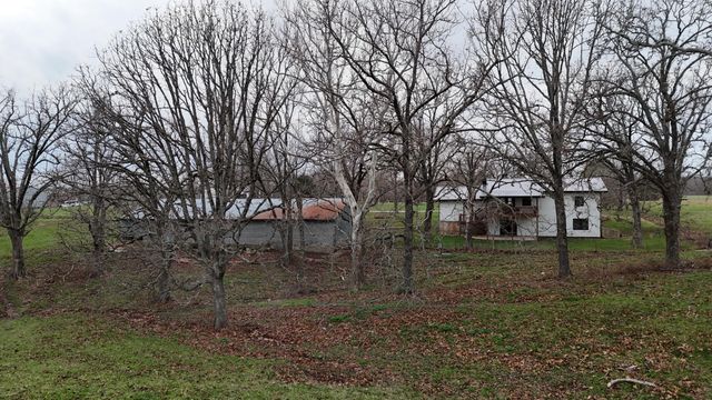 1199 S Diggins Main Street, Seymour, MO 65746