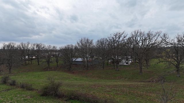 1199 S Diggins Main Street, Seymour, MO 65746