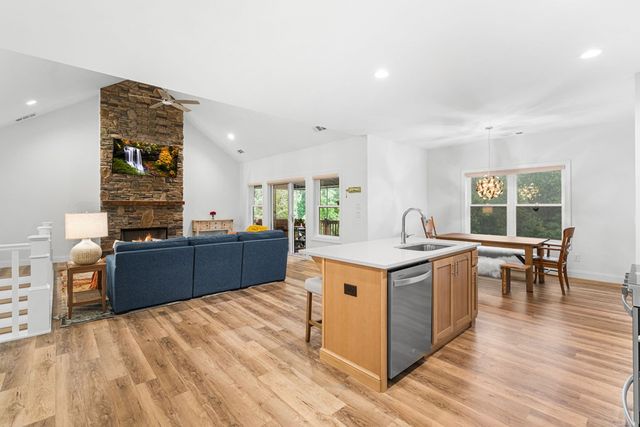1060 Chatuge Village Circle, Hayesville, NC 28904