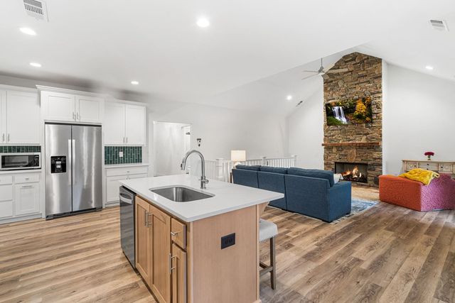 1060 Chatuge Village Circle, Hayesville, NC 28904