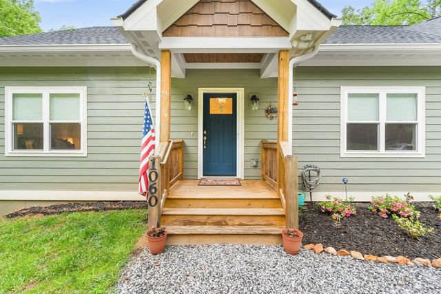 1060 Chatuge Village Circle, Hayesville, NC 28904