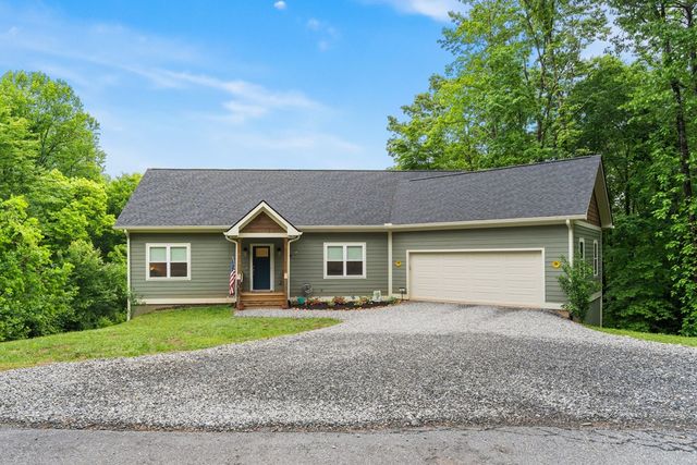 1060 Chatuge Village Circle, Hayesville, NC 28904