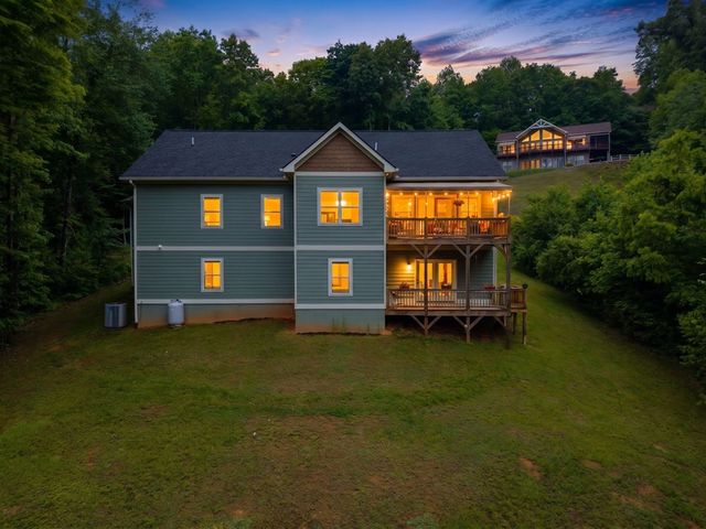 1060 Chatuge Village Circle, Hayesville, NC 28904