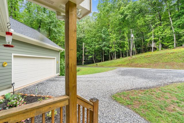 1060 Chatuge Village Circle, Hayesville, NC 28904