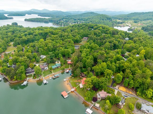 1060 Chatuge Village Circle, Hayesville, NC 28904