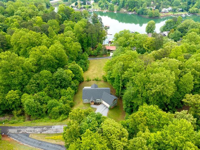 1060 Chatuge Village Circle, Hayesville, NC 28904