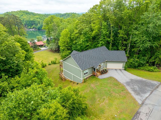 1060 Chatuge Village Circle, Hayesville, NC 28904