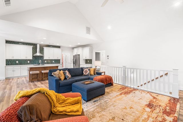 1060 Chatuge Village Circle, Hayesville, NC 28904