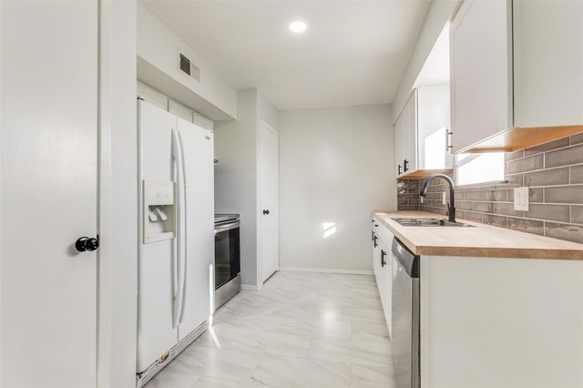 323 Towne House Lane, Richardson, TX 75081