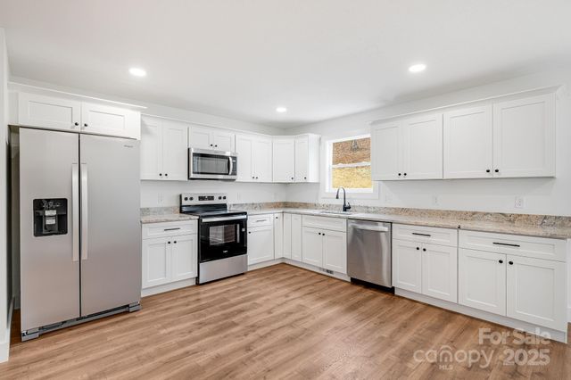 382 Holtzclaw Street, Canton, NC 28716