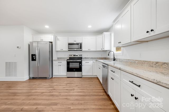 382 Holtzclaw Street, Canton, NC 28716