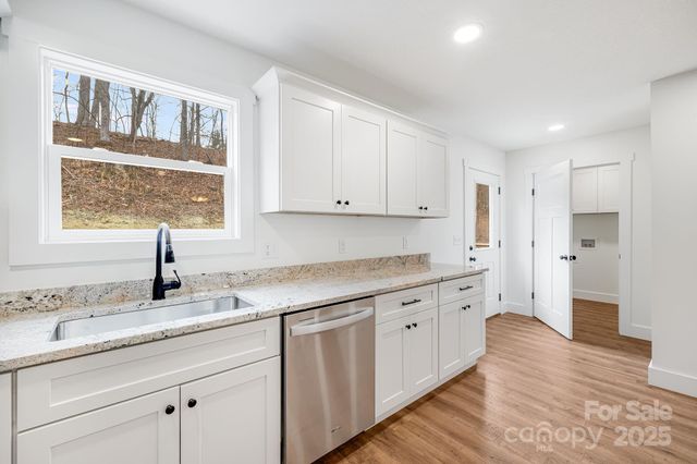 382 Holtzclaw Street, Canton, NC 28716