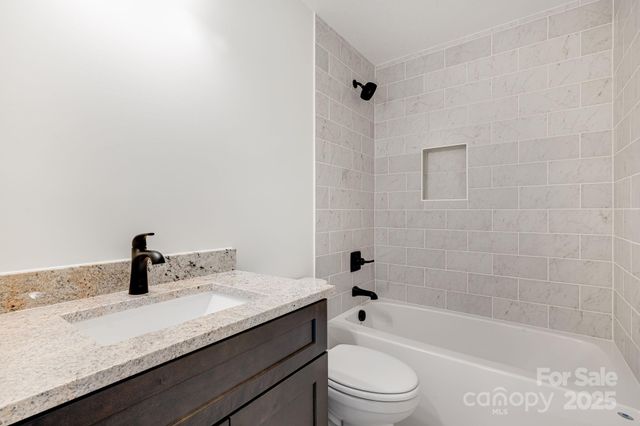 382 Holtzclaw Street, Canton, NC 28716