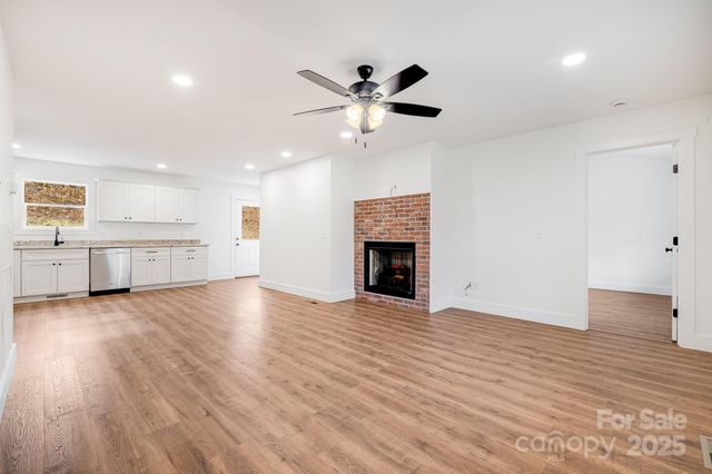 382 Holtzclaw Street, Canton, NC 28716