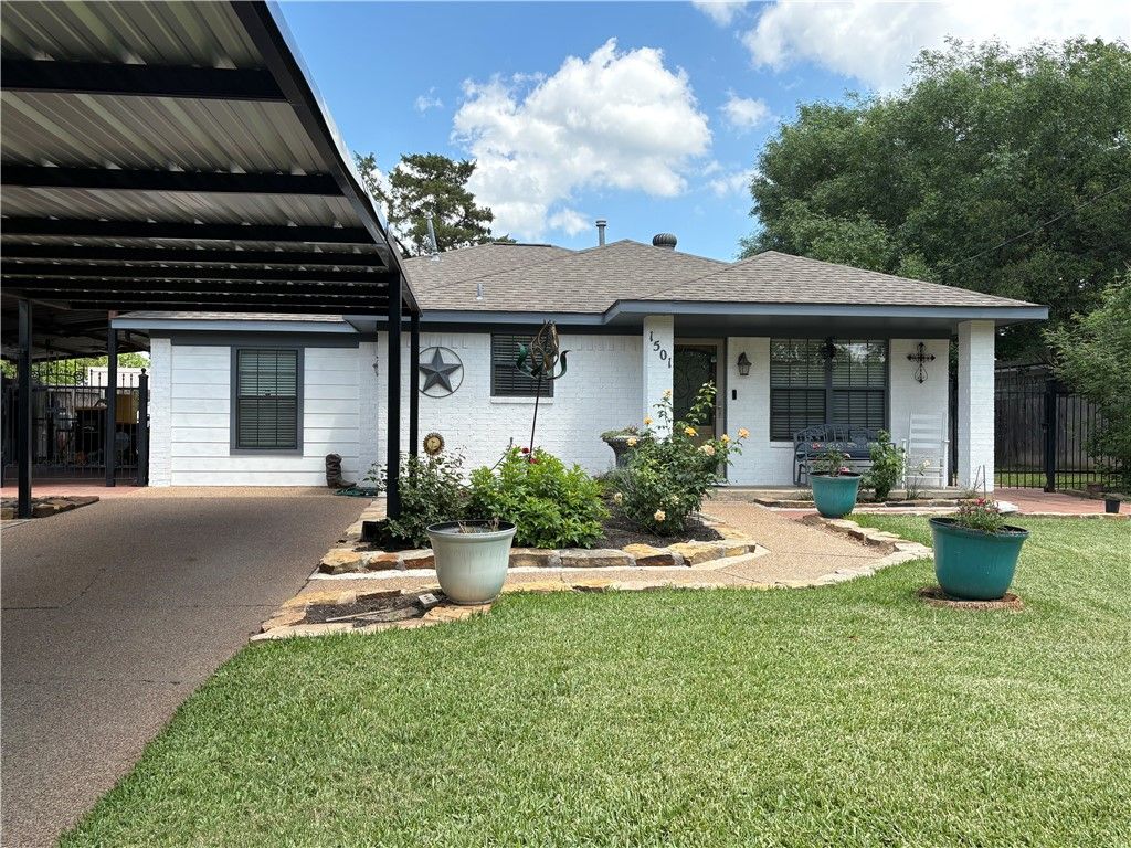 1501 Maple Drive, Bryan, TX 77803