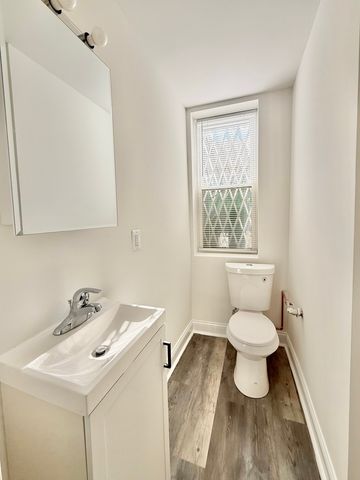 6946 N California Avenue CS, Chicago, IL 60645