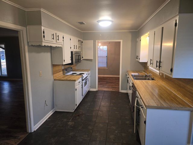 2502 Creekview Lane, White Hall, AR 71602