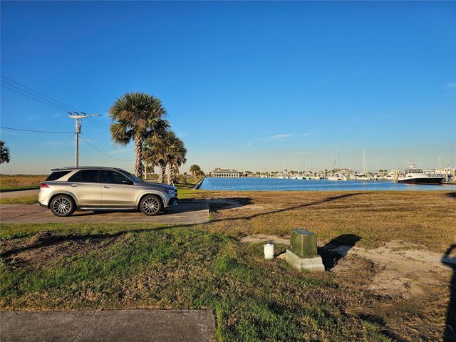 49 Shell Key, Hitchcock, TX 77563