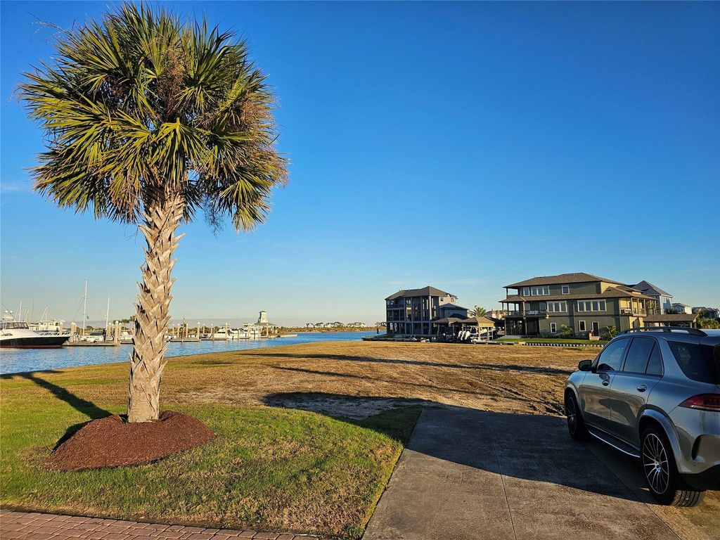 49 Shell Key, Hitchcock, TX 77563