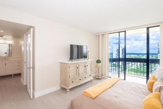 2000 Presidential Way 1606, West Palm Beach, FL 33401