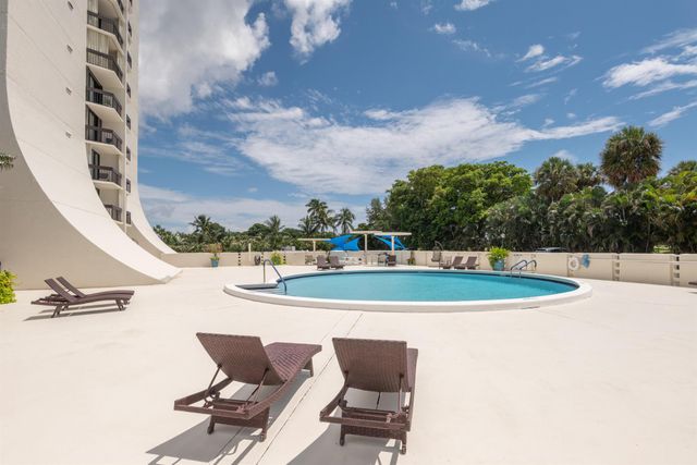 2000 Presidential Way 1606, West Palm Beach, FL 33401