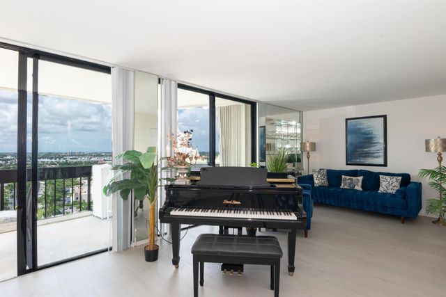 2000 Presidential Way 1606, West Palm Beach, FL 33401