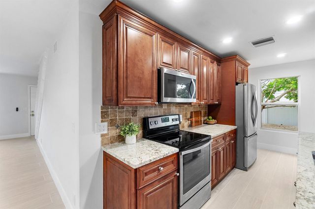 5119 Oak Hill Road, Delray Beach, FL 33484