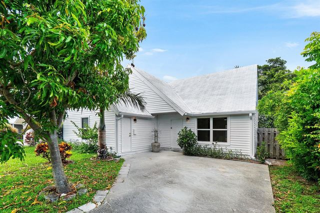 5119 Oak Hill Road, Delray Beach, FL 33484