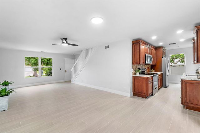 5119 Oak Hill Road, Delray Beach, FL 33484