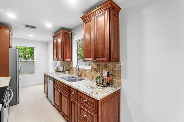 5119 Oak Hill Road, Delray Beach, FL 33484