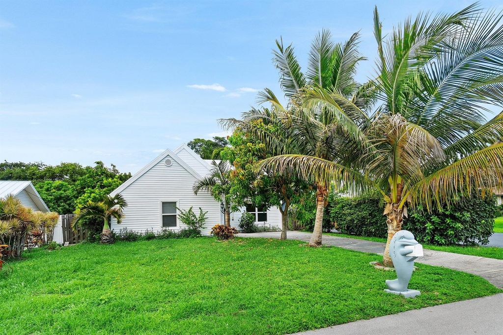 5119 Oak Hill Road, Delray Beach, FL 33484