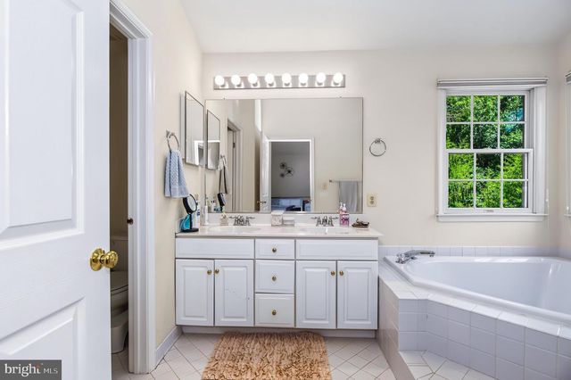 12952 OLD PLAINS RD, Fairfax, VA 22033