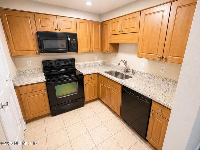 5811 ATLANTIC Boulevard 215, Jacksonville, FL 32207