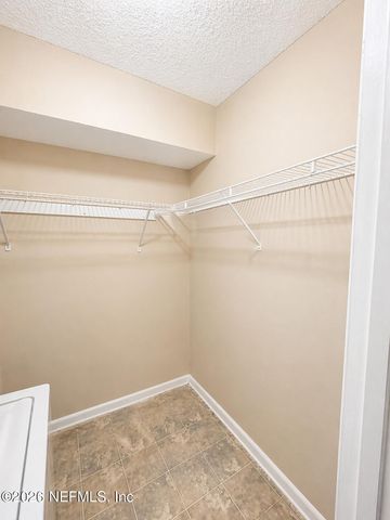 5811 ATLANTIC Boulevard 215, Jacksonville, FL 32207