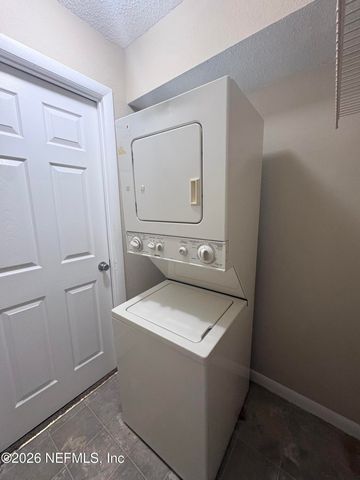 5811 ATLANTIC Boulevard 215, Jacksonville, FL 32207