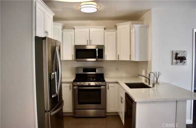 14560 Clark Street 105, Sherman Oaks, CA 91411