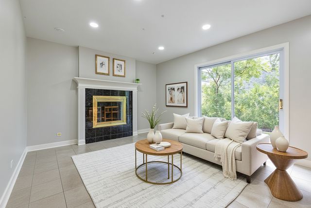 533 Cherry Lane, Glenview, IL 60025